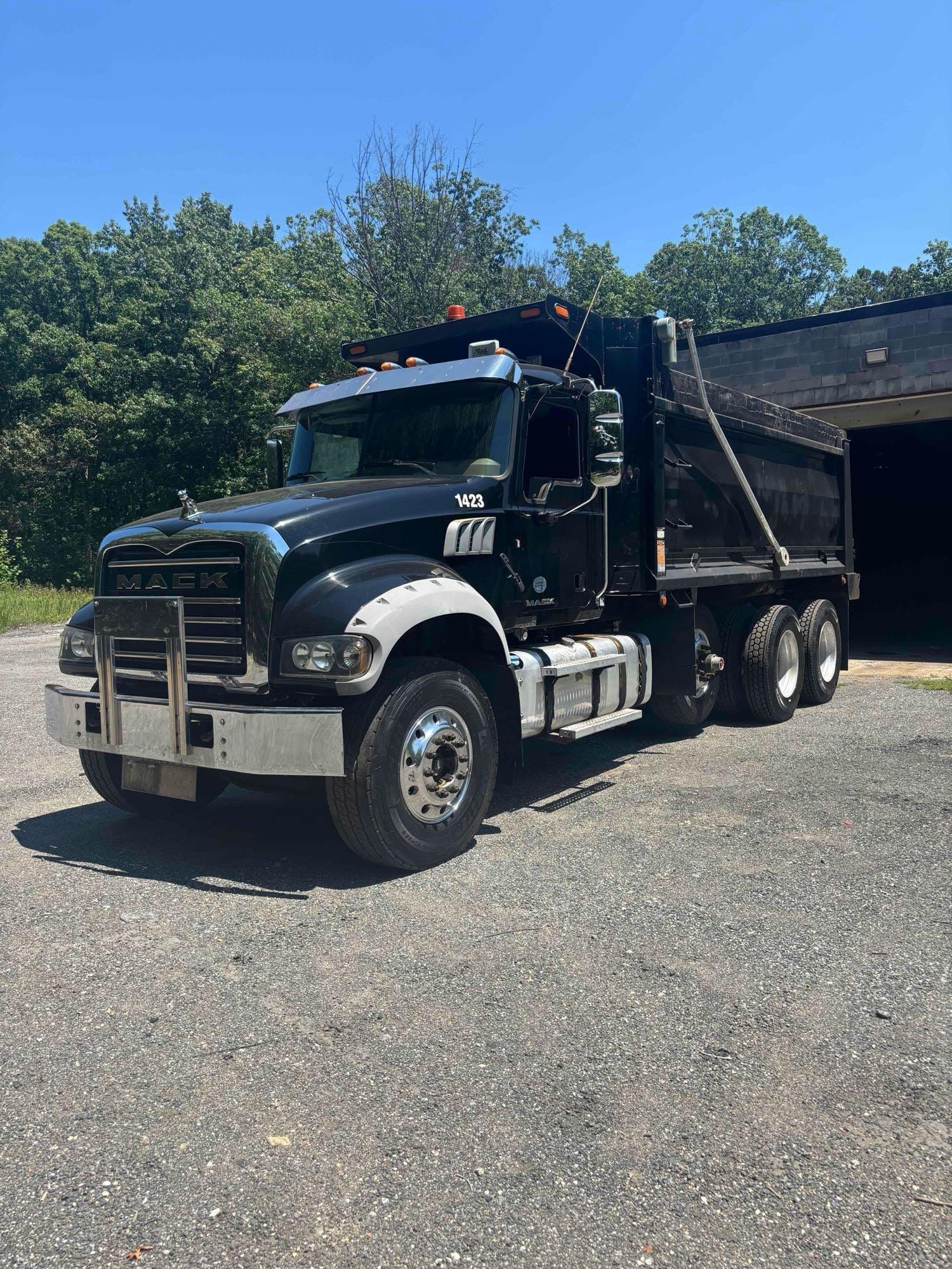 2015 Mack Granite Equipment Image0
