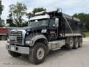 2015 Mack GU713 Image
