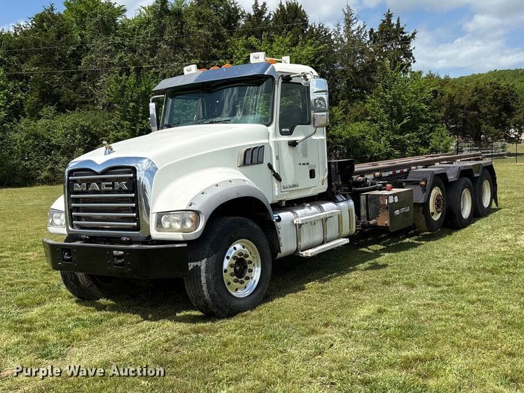 2015 Mack GU Equipment Image0