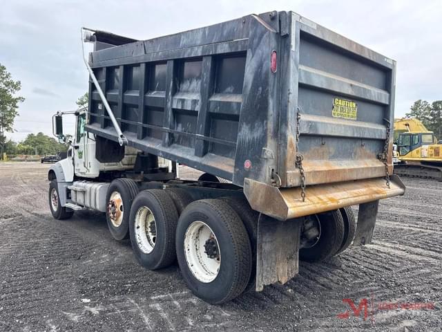Image of Mack Granite GU713 equipment image 3