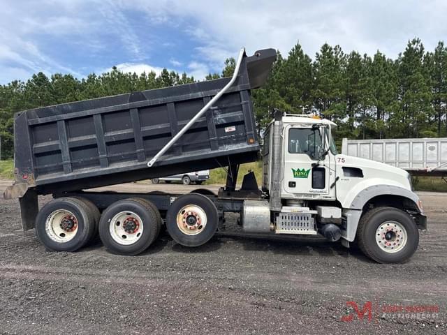 Image of Mack Granite GU713 equipment image 1