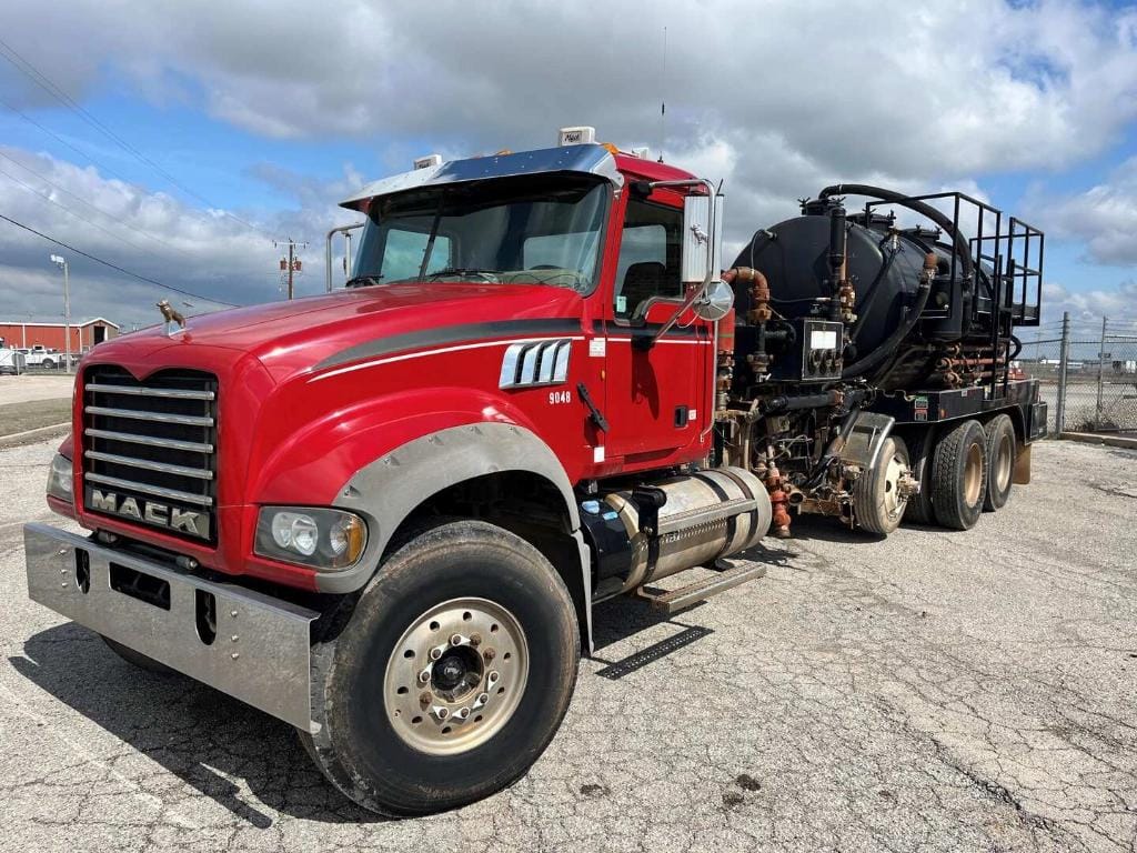 Main image Mack GU713