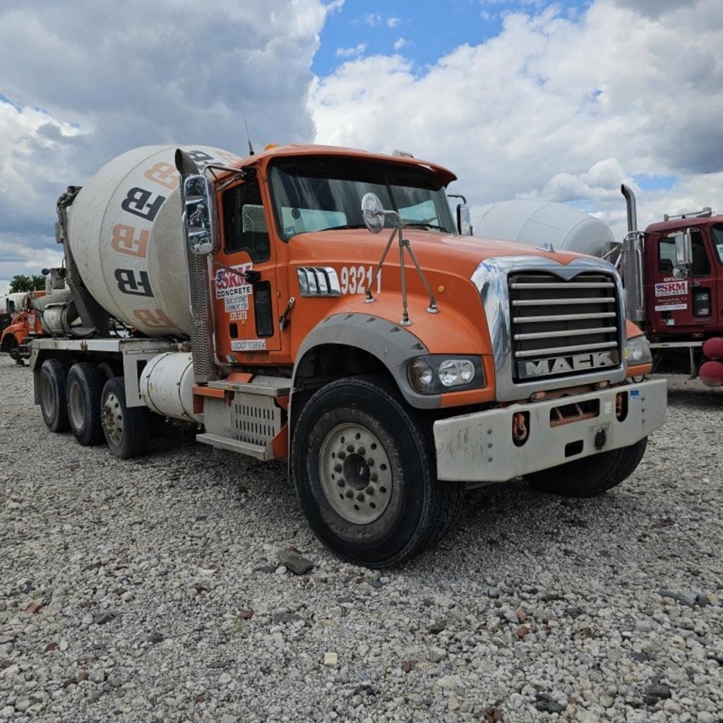 Main image Mack GU713