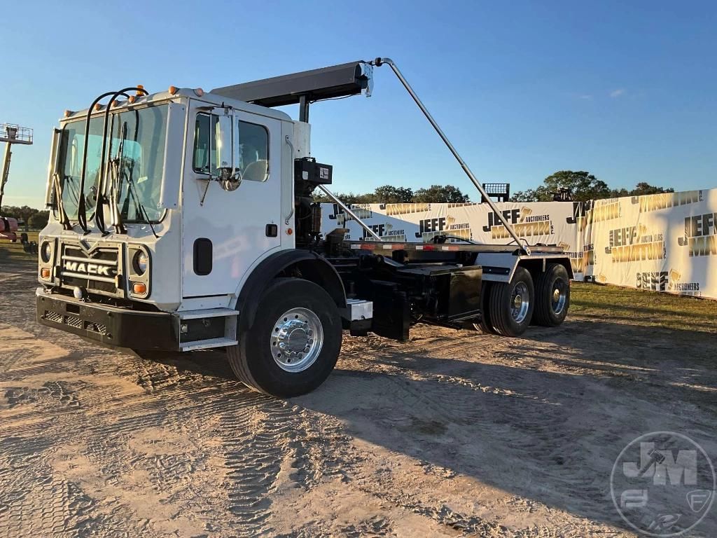 Main image Mack MRU613