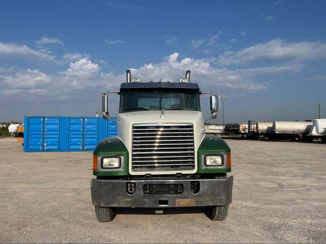 Image of Mack Pinnacle equipment image 3