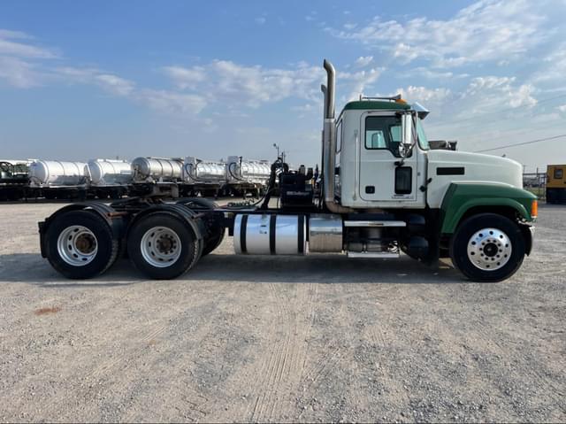 Image of Mack Pinnacle equipment image 2