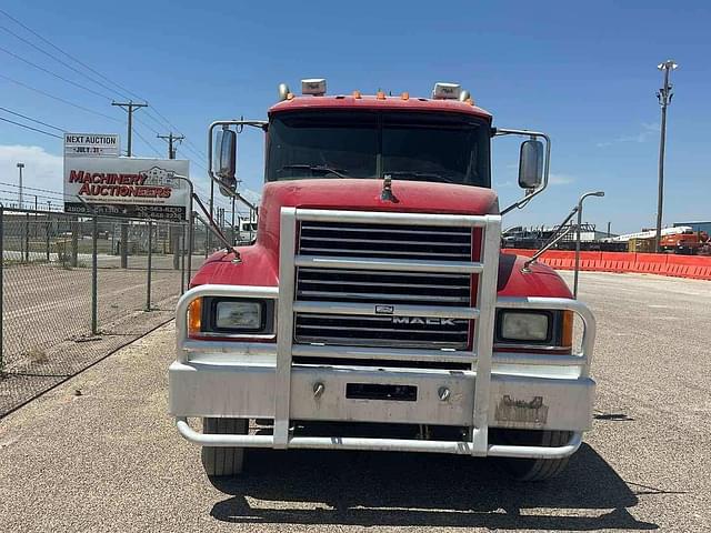 Image of Mack Pinnacle CHU613 equipment image 1
