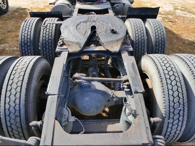 Image of Mack Pinnacle CHU613 equipment image 4