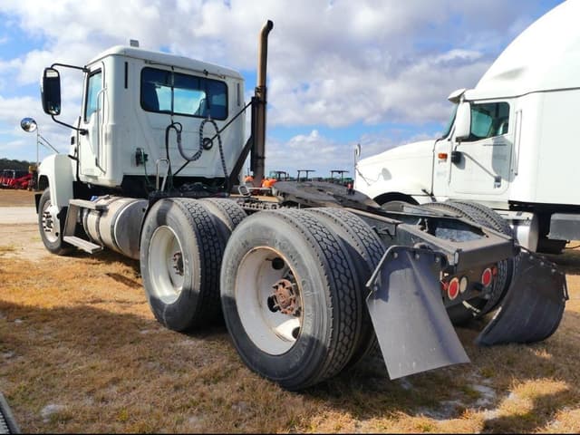 Image of Mack Pinnacle CHU613 equipment image 3