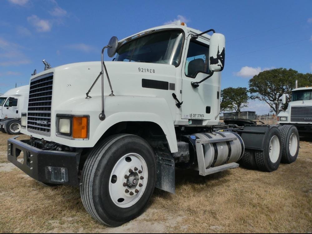 2015 Mack Pinnacle CHU613 Equipment Image0