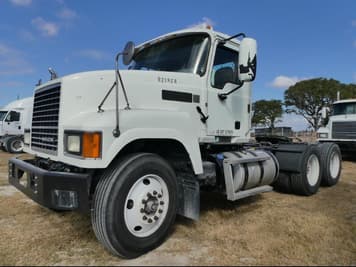 Main image Mack Pinnacle CHU613