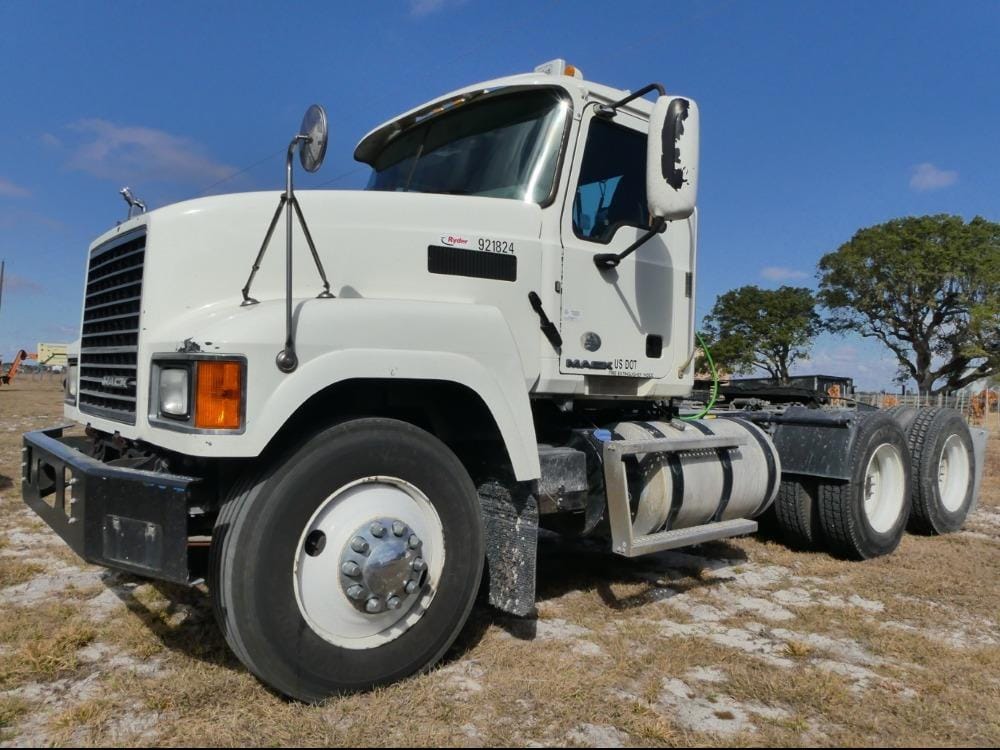 2015 Mack Pinnacle CHU613 Equipment Image0