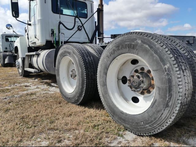 Image of Mack Pinnacle CHU613 equipment image 4