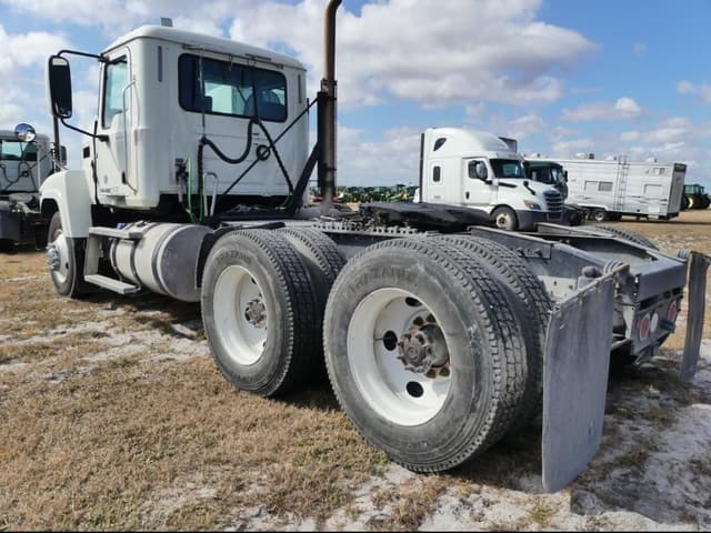 Image of Mack Pinnacle CHU613 equipment image 3