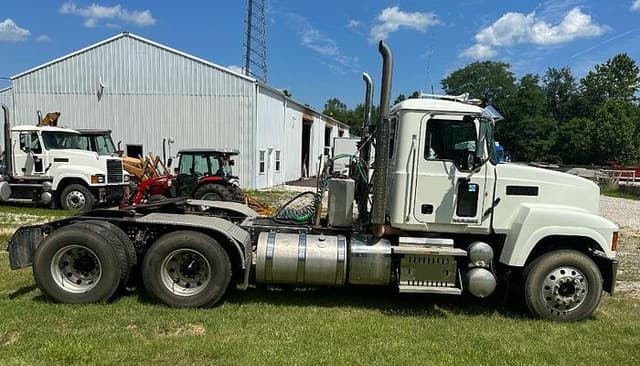 Image of Mack Pinnacle CHU613 equipment image 2