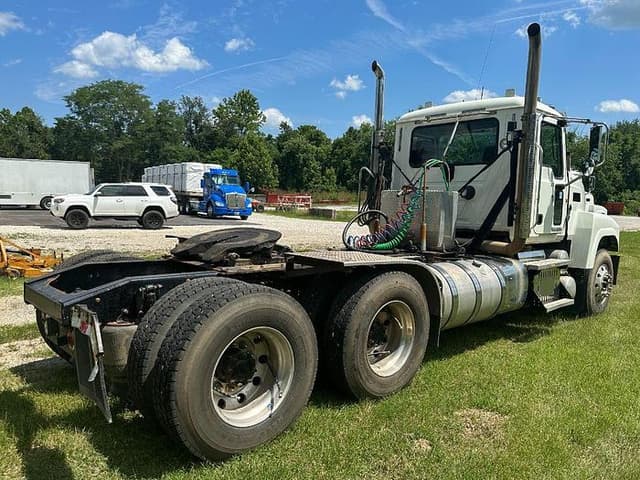 Image of Mack Pinnacle CHU613 equipment image 4