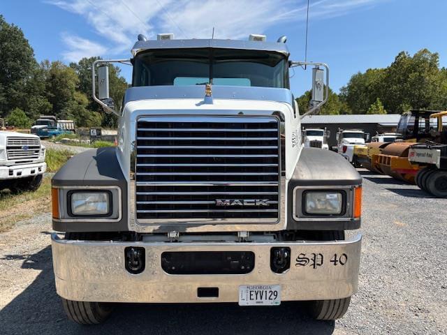 Image of Mack Pinnacle CHU613 equipment image 1