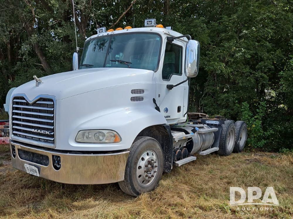2015 Mack CXU600 Equipment Image0