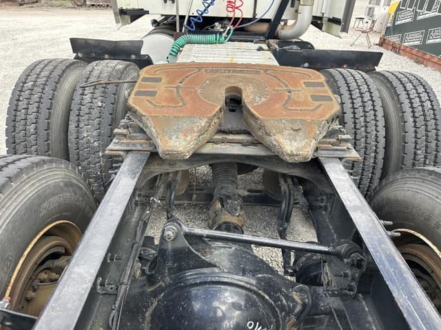 Image of Mack Pinnacle CXU613 equipment image 2