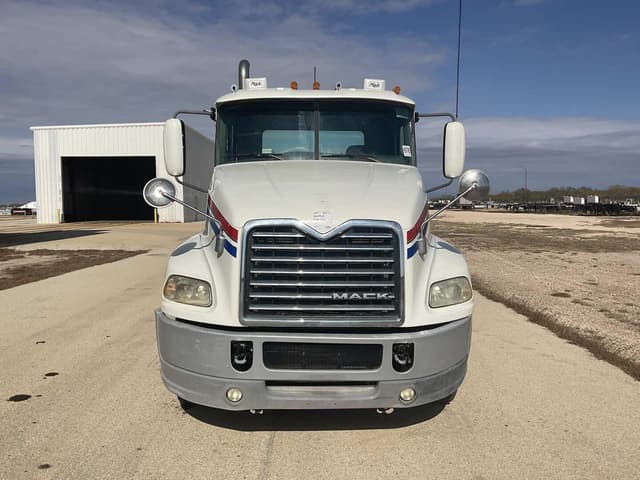 Image of Mack Pinnacle CXU613 equipment image 1