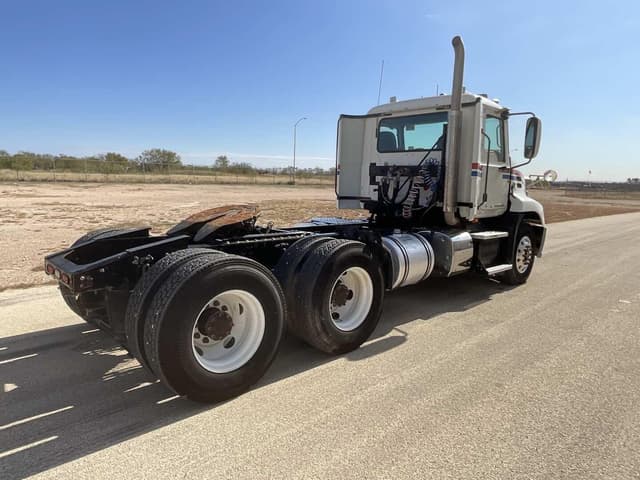 Image of Mack Pinnacle CXU613 equipment image 4