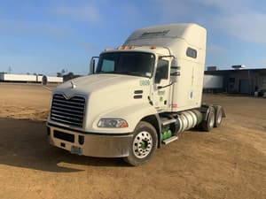 2015 Mack Pinnacle CXU613 Image