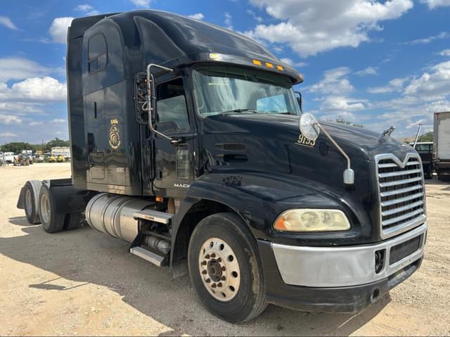 Image of Mack Pinnacle CXU613 equipment image 3