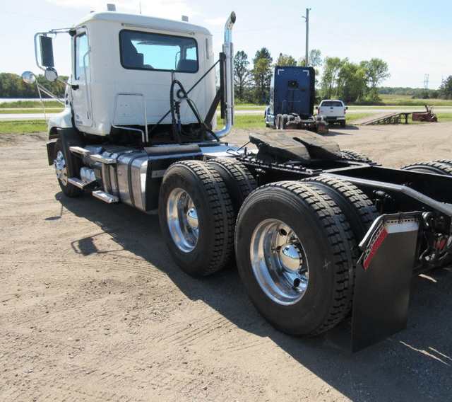 Image of Mack Pinnacle CXU613 equipment image 3