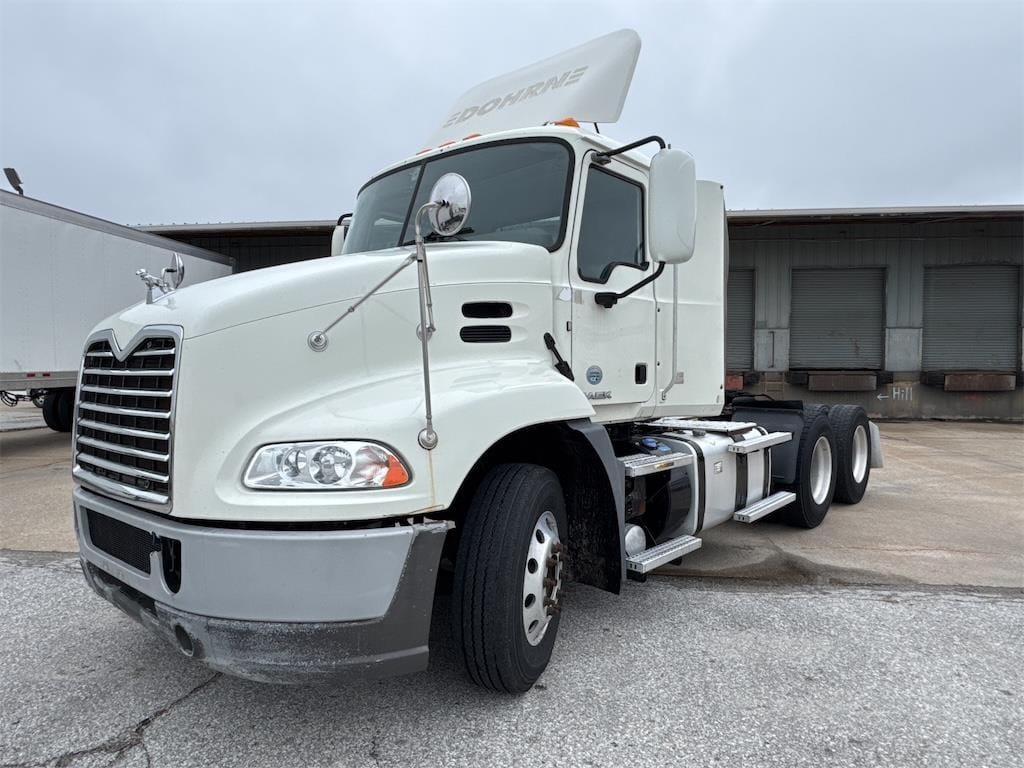 2015 Mack Pinnacle CXU613 Equipment Image0