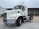 2015 Mack Pinnacle CXU613 Image