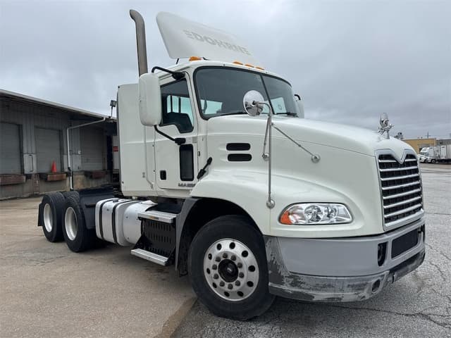 Image of Mack Pinnacle CXU613 equipment image 2