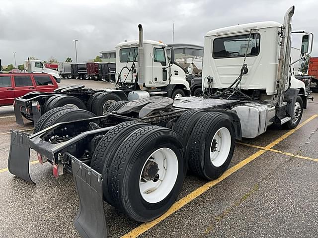 Image of Mack Pinnacle CXU613 equipment image 3