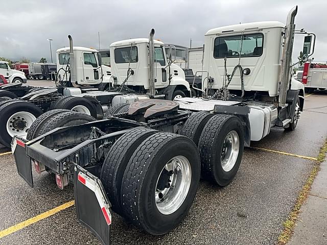 Image of Mack Pinnacle CXU613 equipment image 3