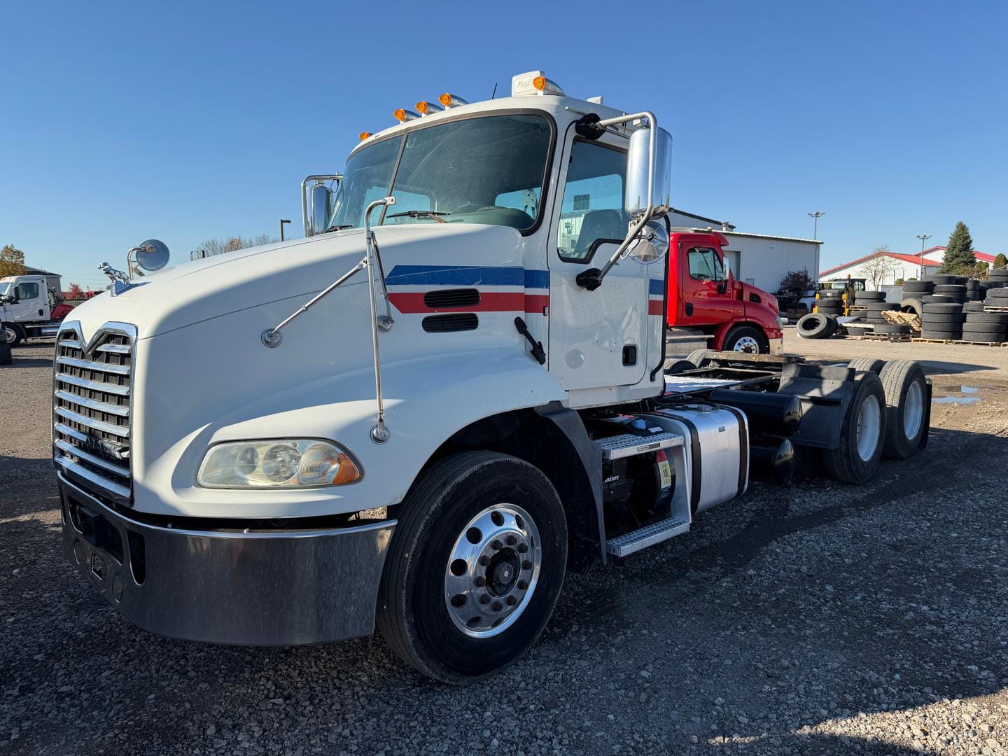 2015 Mack Pinnacle CXU613 Equipment Image0