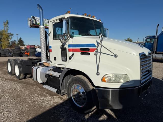 Image of Mack Pinnacle CXU613 equipment image 2