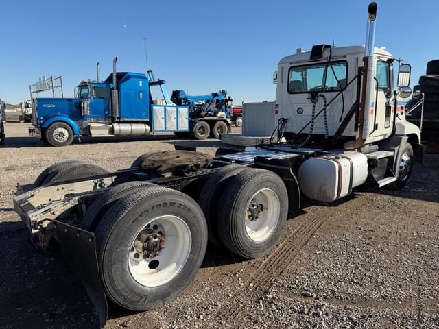 Image of Mack Pinnacle CXU613 equipment image 3