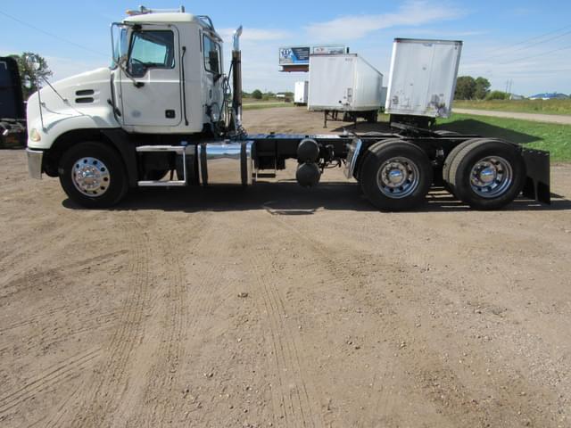Image of Mack Pinnacle CXU613 equipment image 4