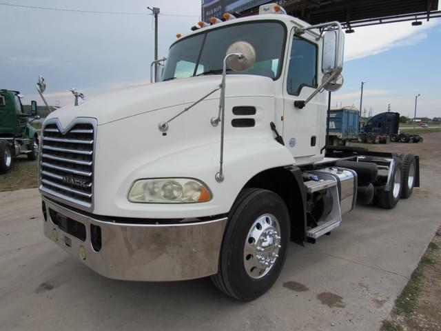 Image of Mack Pinnacle CXU613 equipment image 1