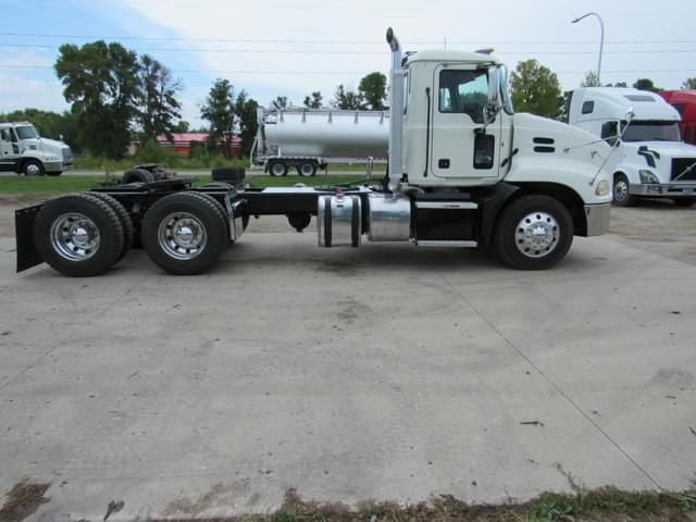 Image of Mack Pinnacle CXU613 equipment image 4