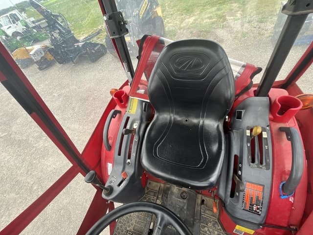 Image of Mahindra 1533 equipment image 4