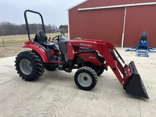 Image of Mahindra 1533 equipment image 4
