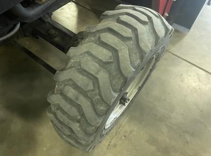 Image of Mahindra 1538 equipment image 2