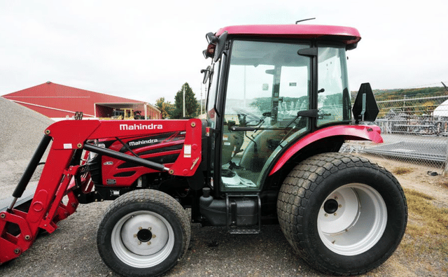 Image of Mahindra 2555 equipment image 2