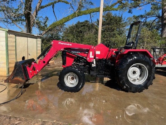 2015 Mahindra 4550 Equipment Image0