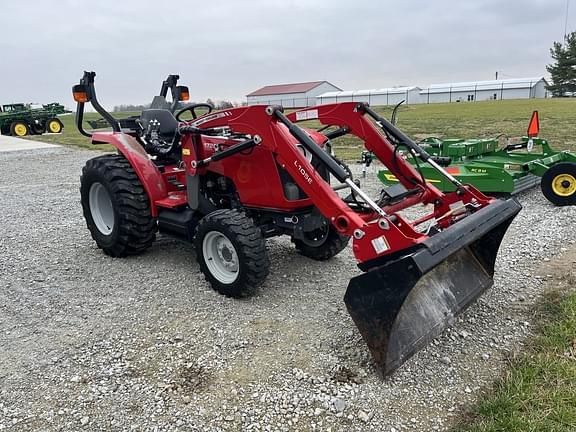 Image of Massey Ferguson 1726E equipment image 1