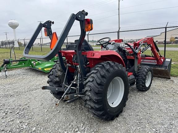 Image of Massey Ferguson 1726E equipment image 4