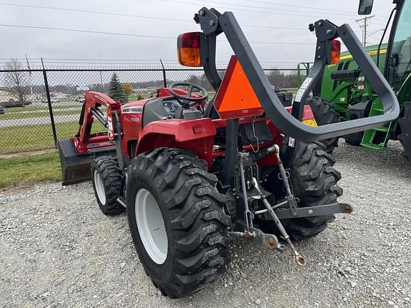 Image of Massey Ferguson 1726E equipment image 3