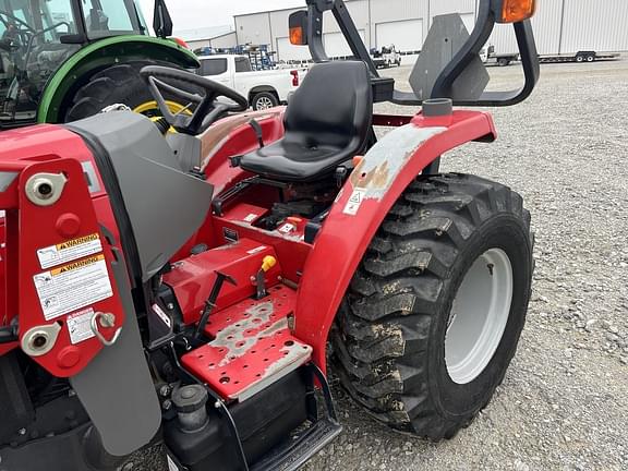 Image of Massey Ferguson 1726E equipment image 2