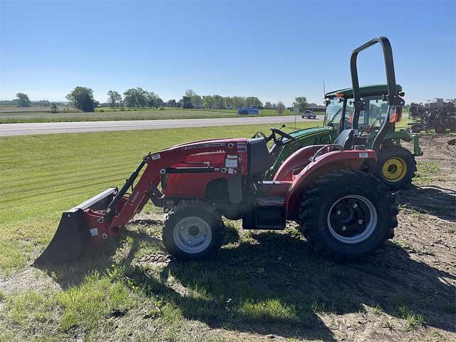 Image of Massey Ferguson 1734E equipment image 2