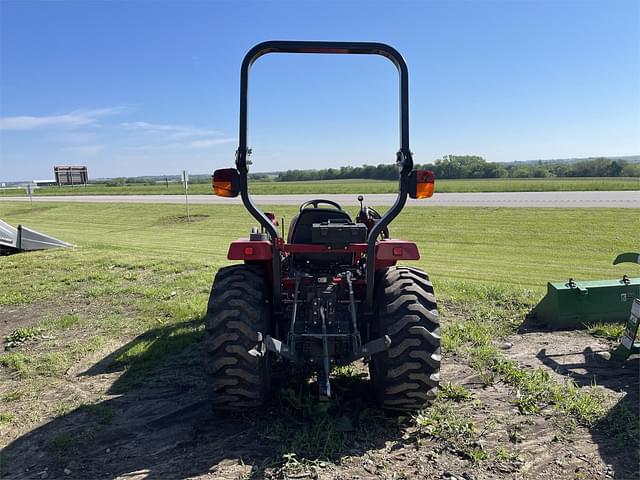 Image of Massey Ferguson 1734E equipment image 4